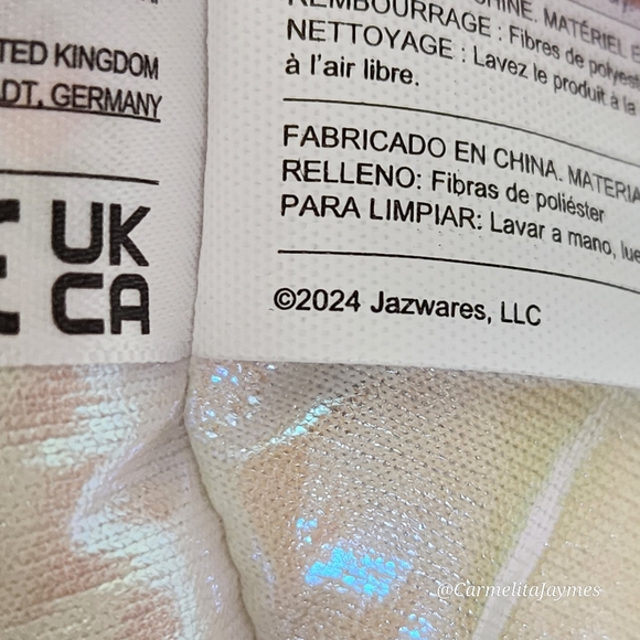 🖤 RONNIE 🐮 Select Series Cow in Irridescent Puffer Coat Original Squishmallow - Picture 7 of 7